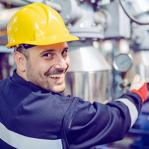 Anlagenmechaniker bei der Arbeit